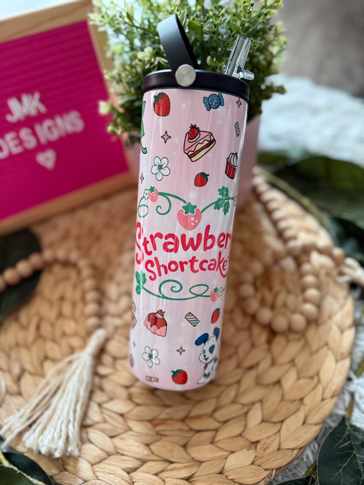 🍓 Sweet & Stylish! 🍓
Sip in style with this adorable Strawberry tumbler! Perfect for keeping your drinks cold (or hot!) while adding a pop of nostalgic charm to your day. 💕
